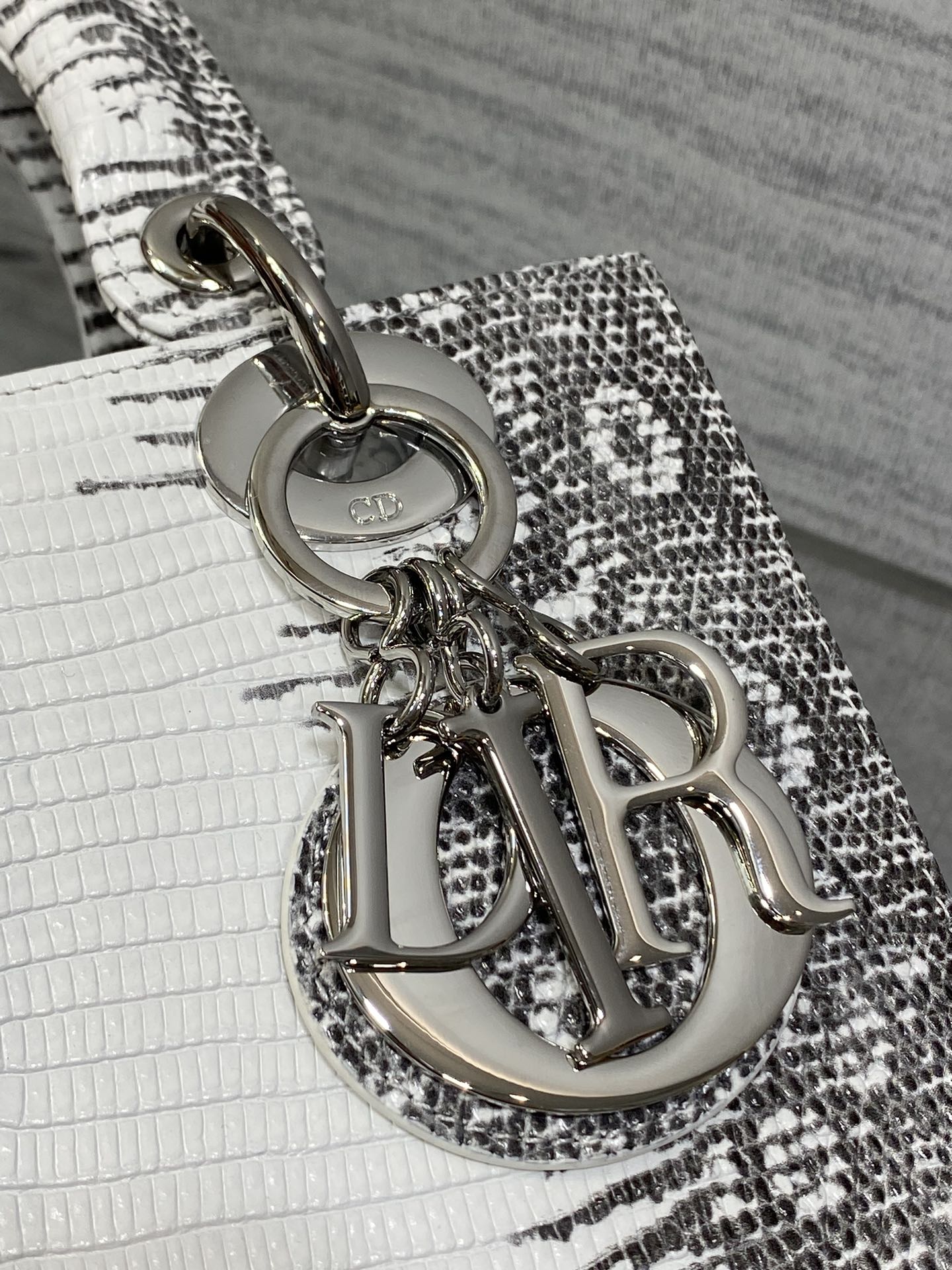 Dior Lady Dior four-grid rare lizard pattern handbag