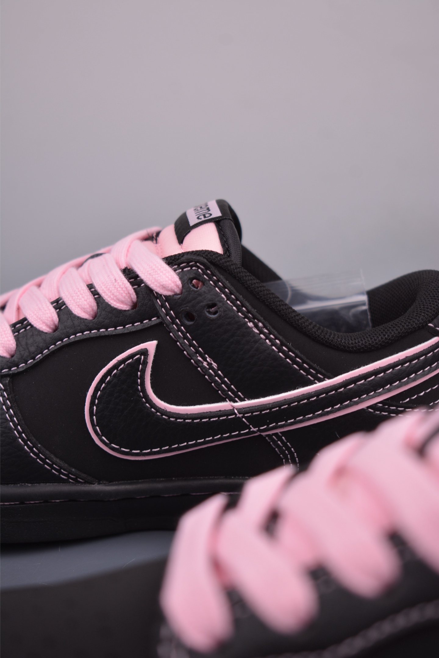 Supreme x Nike SB Dunk Low 