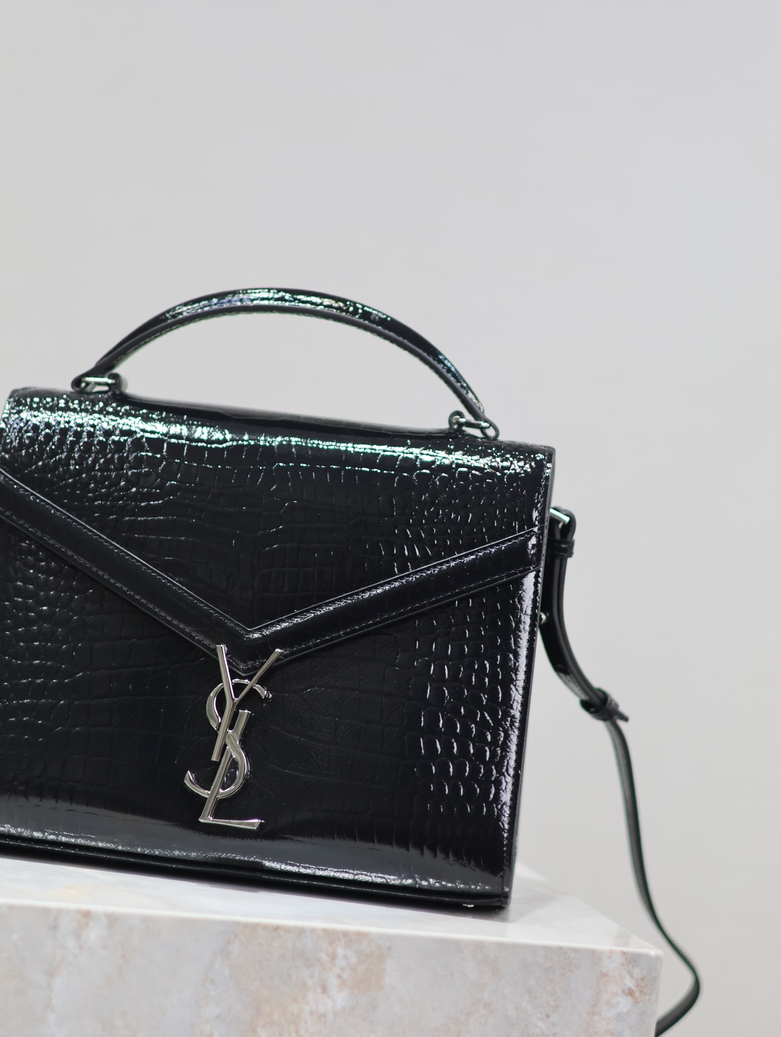 Yves Saint Laurent CASSANDRA Handbag 578000