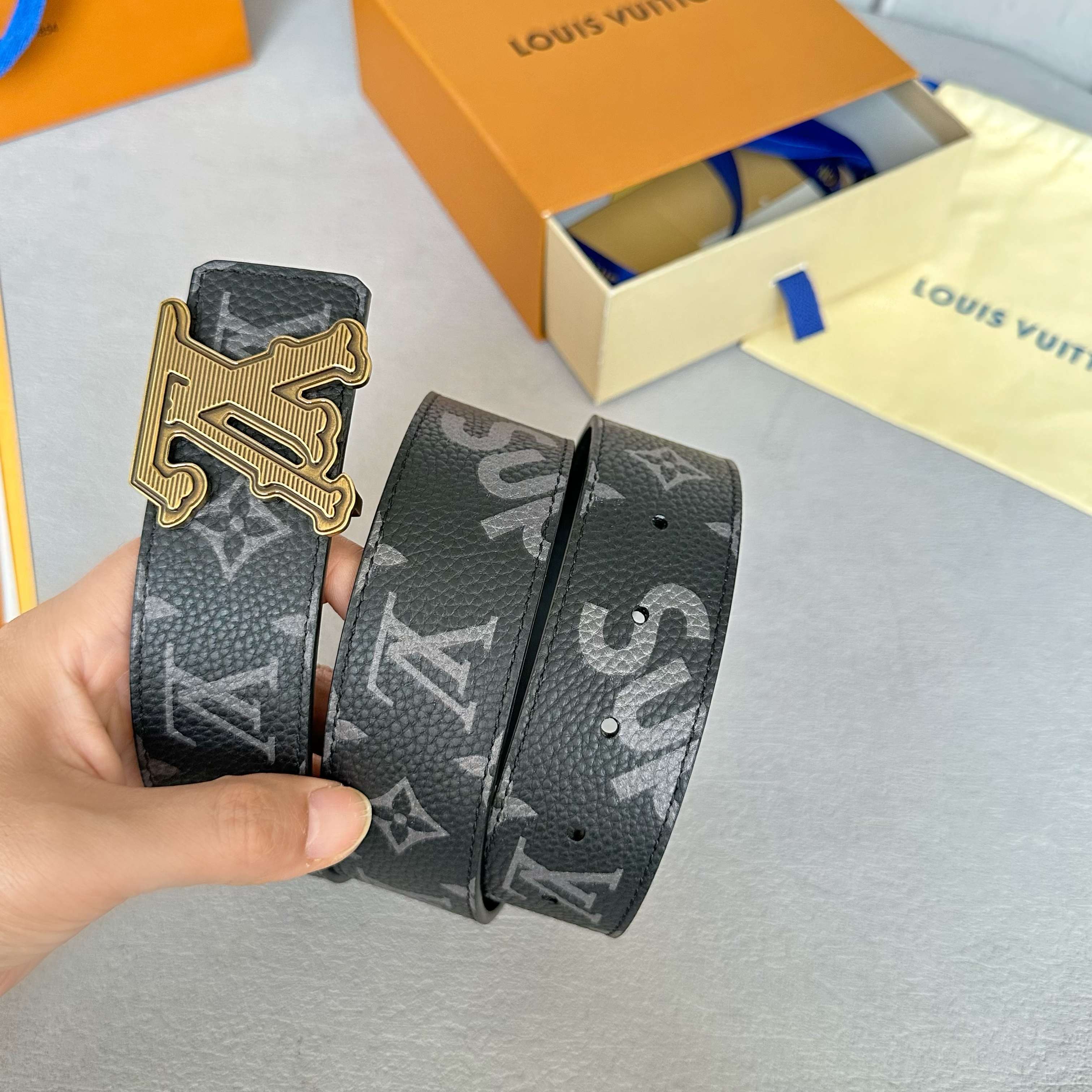 Louis Vuitton Litchi Pattern Double-Sided Cowhide Leather Belt 4CM Width
