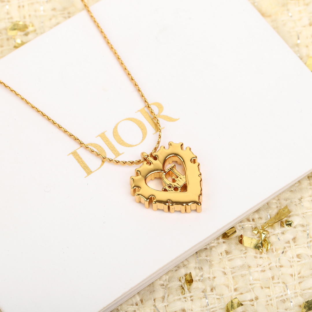 Dior vintage series heart necklace