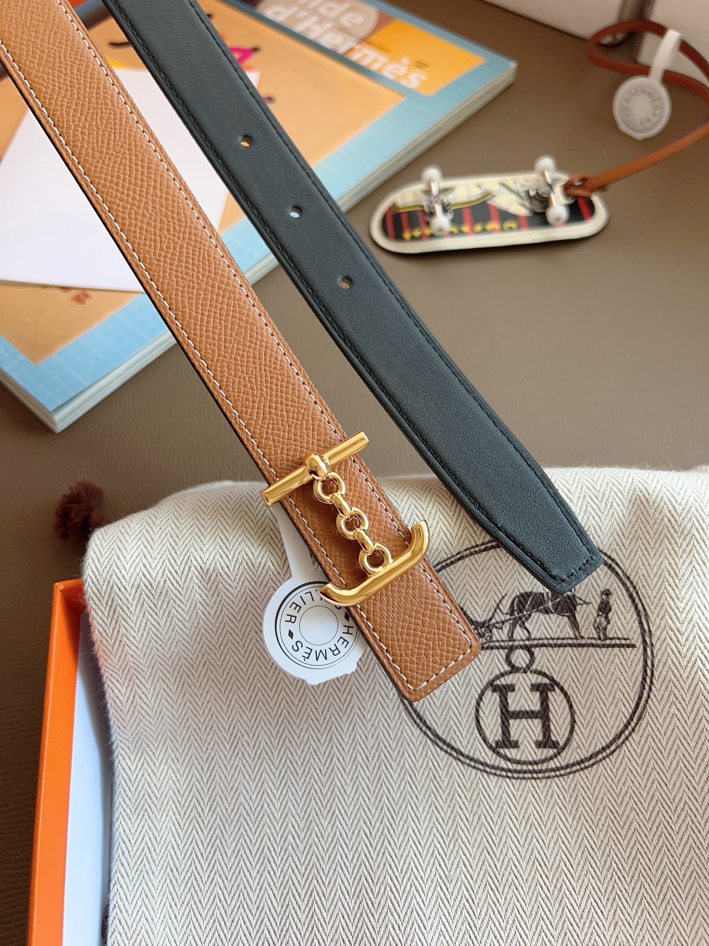 Hermès 2025 New Women's Double-Sided Belt 2.4cm Width