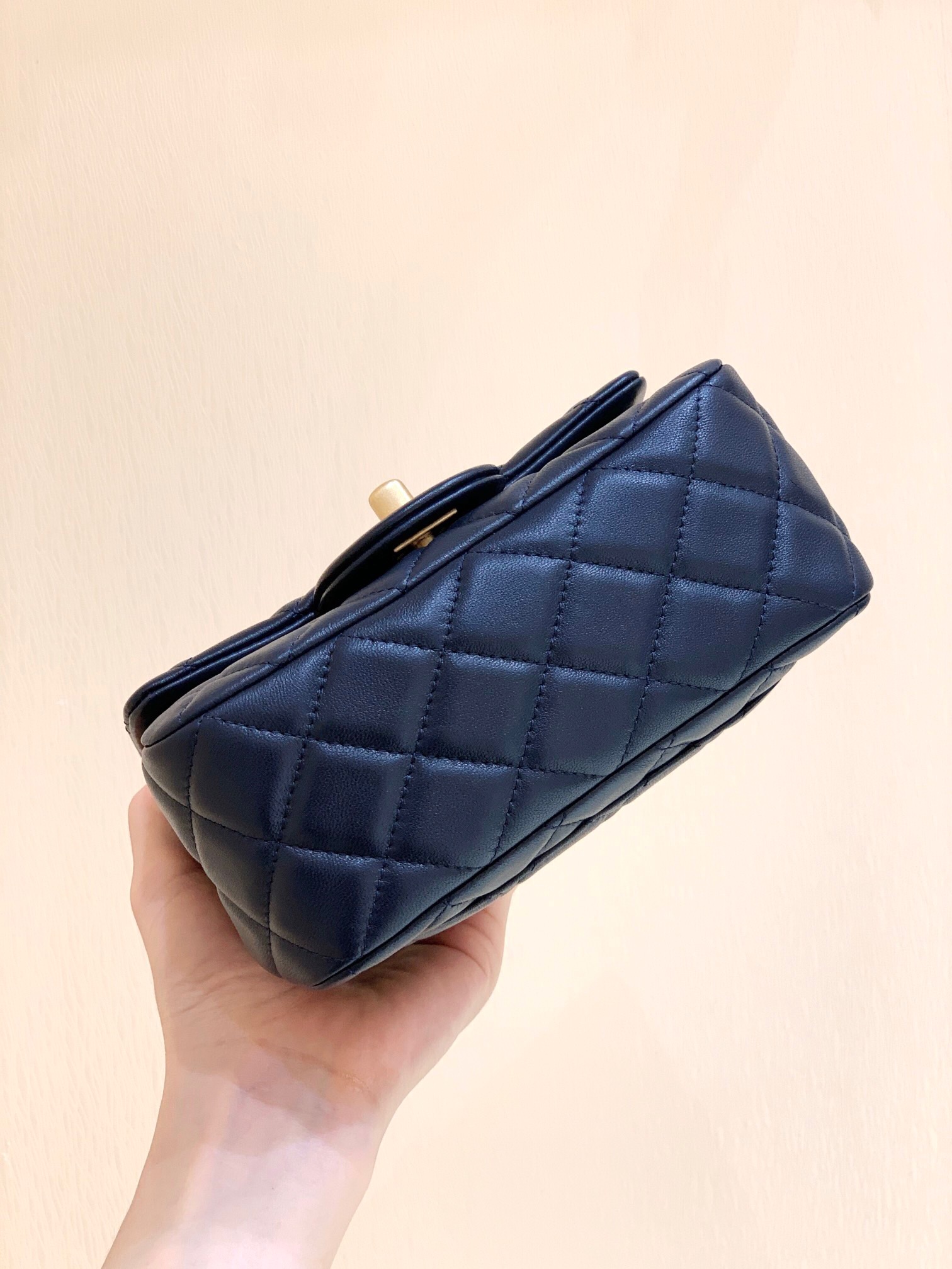 Chanel 23K cf mini chain bag AS1786