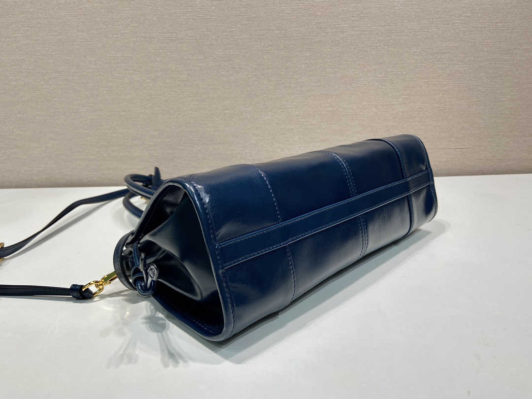 Prada lussolf waxed leather handbag 1BA426