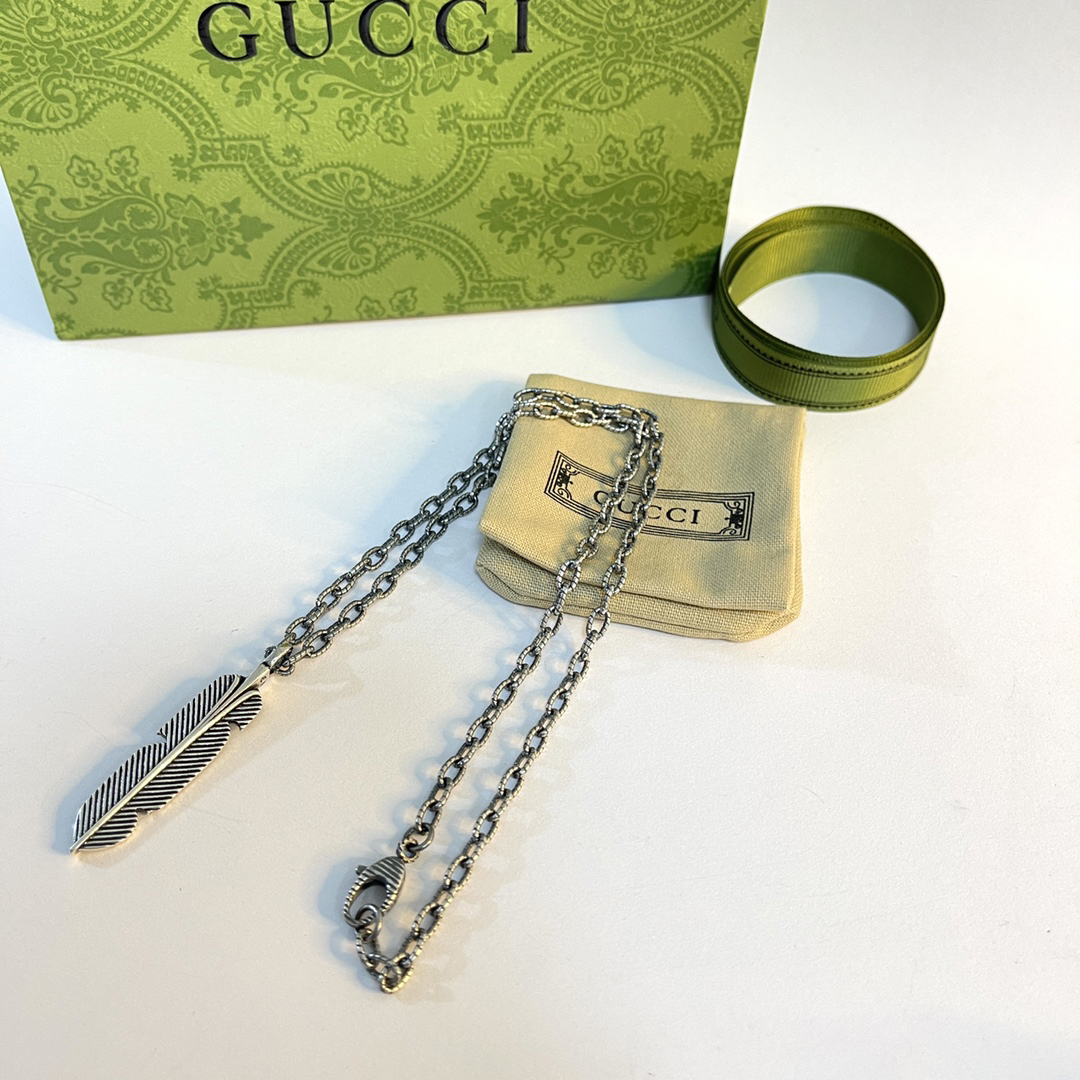 Gucci GG Feather Vintage Necklace