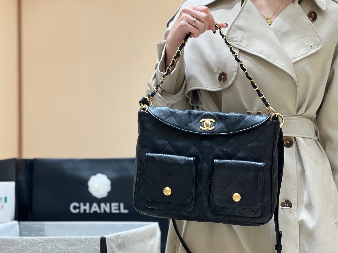 Chanel 24A Haute Couture Collection vintage messenger bag AS4993