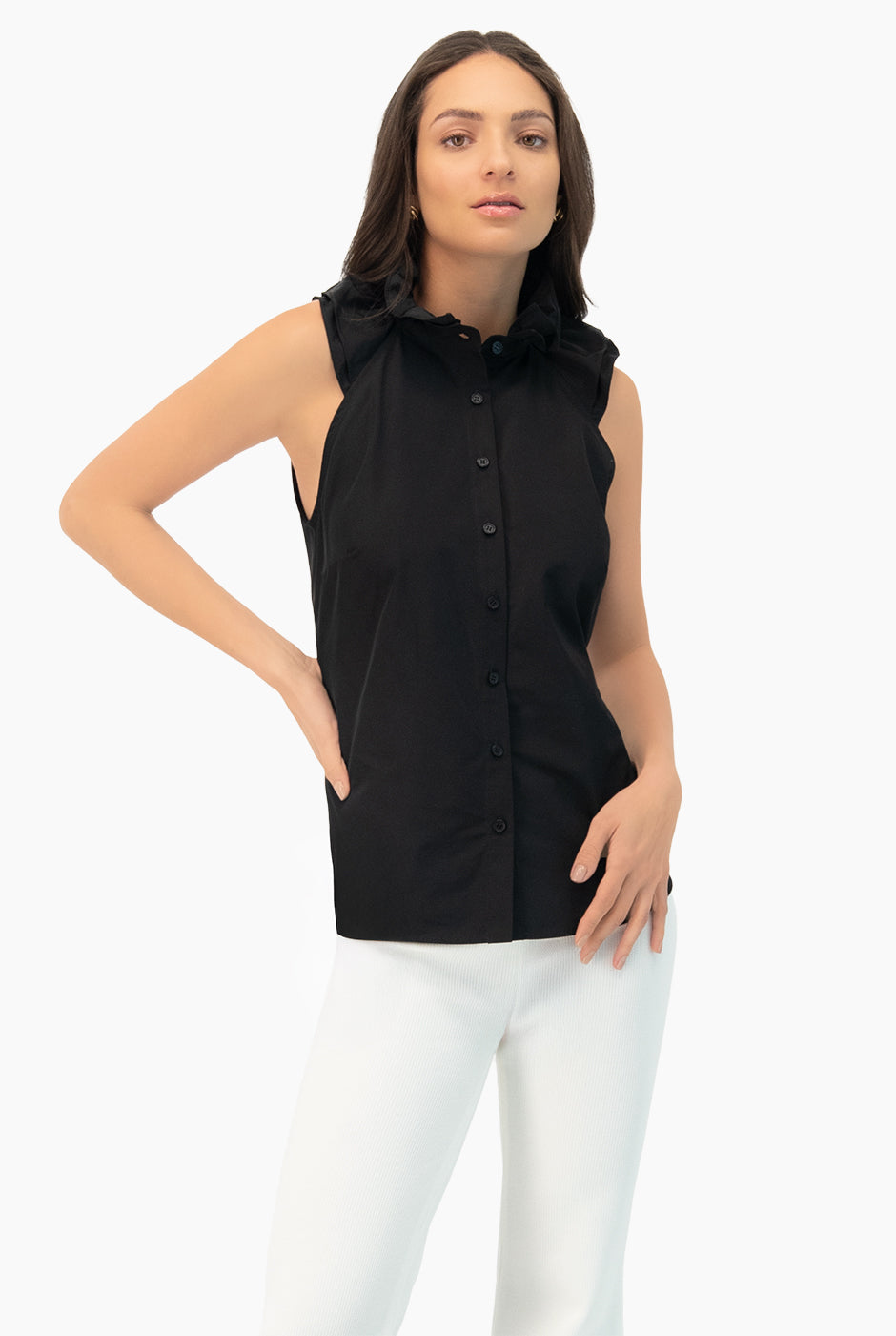 Blusa negra de cuello alto