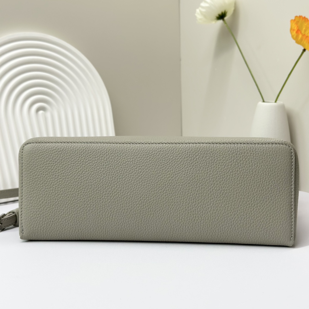 Loro Piana Extra poet L27 Clutch FAI8511