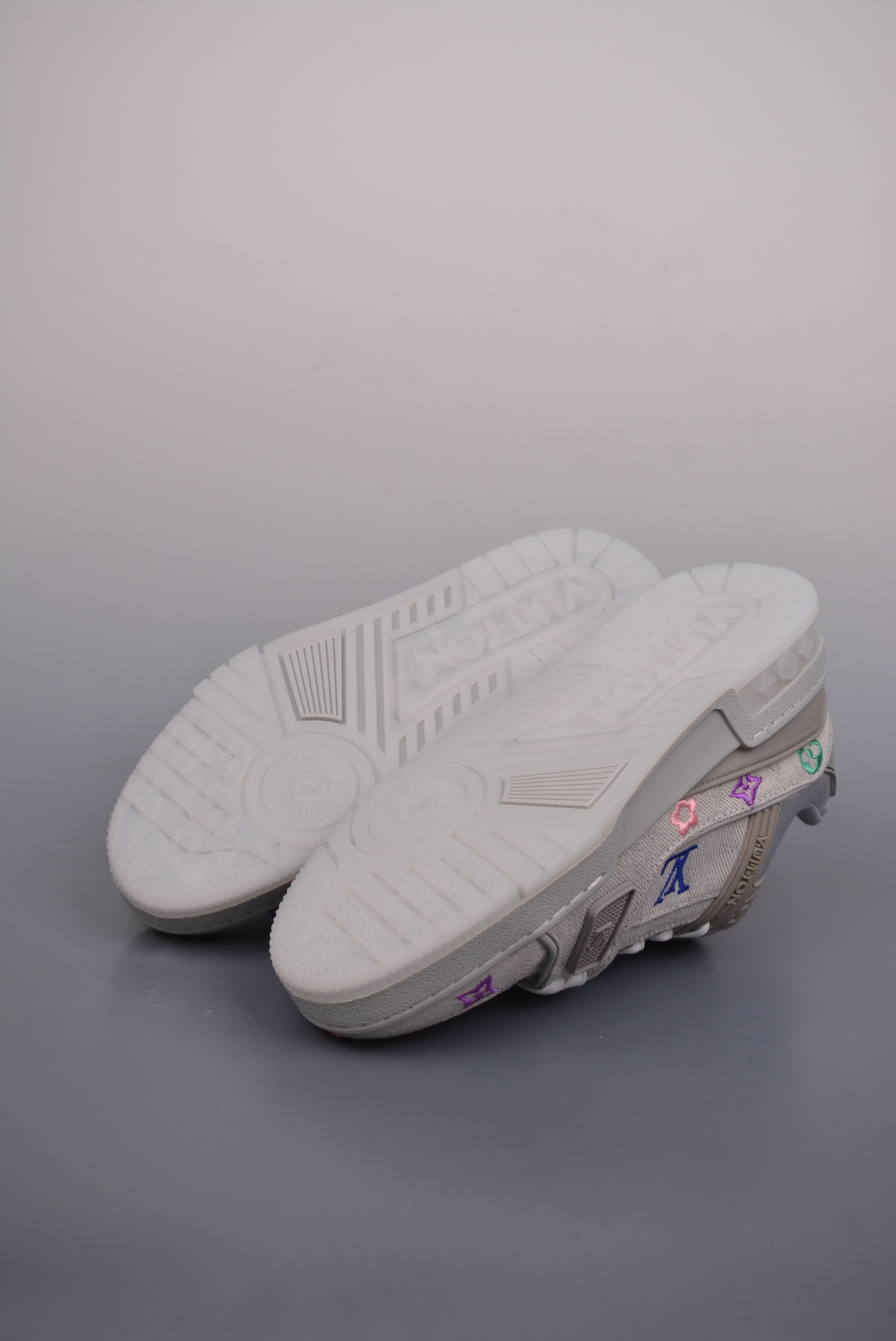 Louis Vuitton Trainer Sneaker Low Grey Multicolor Jacquard 1A7S54