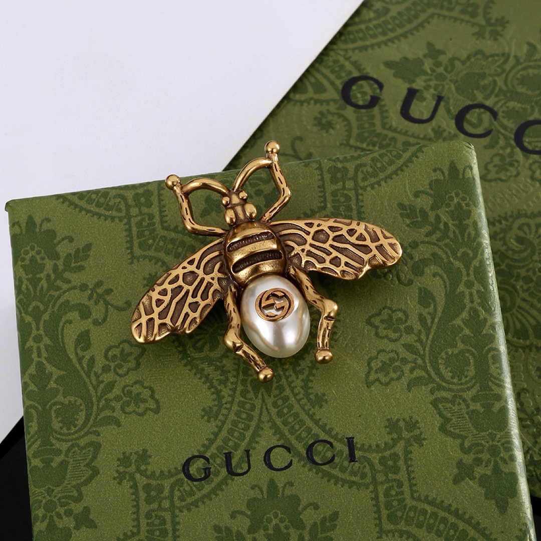 GUCCi Bee Brooch