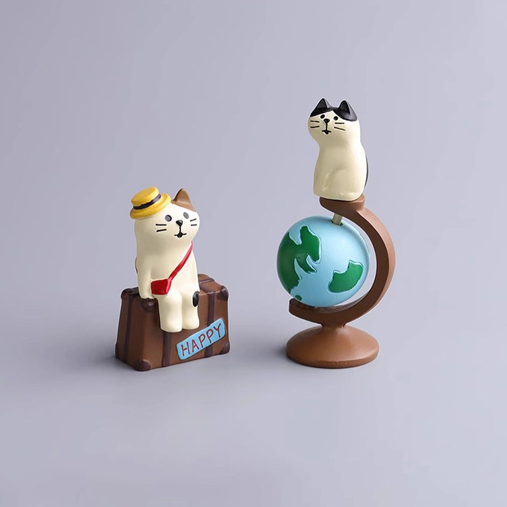 Traveling cat desktop ornaments