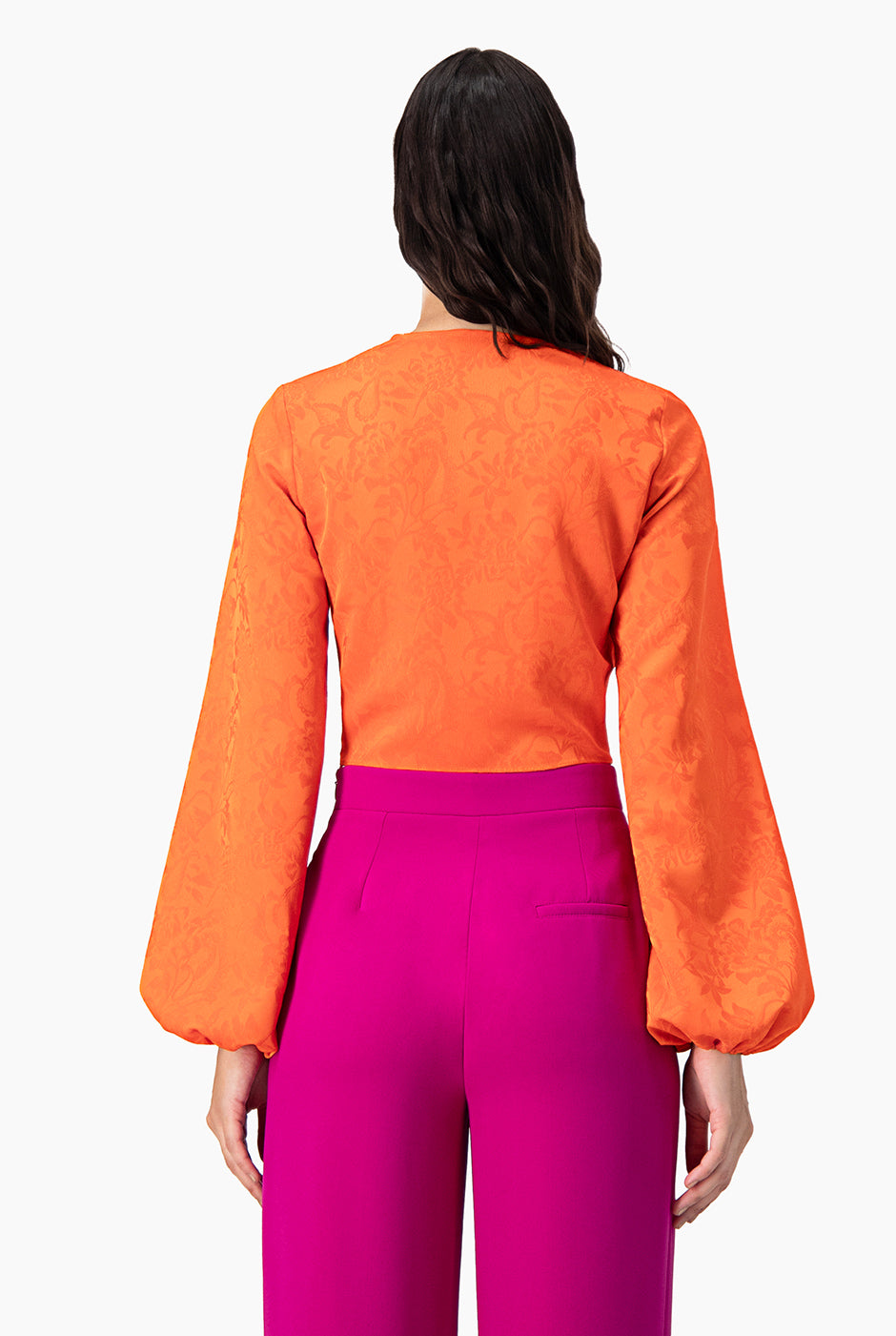 Blusa naranja de manga larga con detalle en pecho