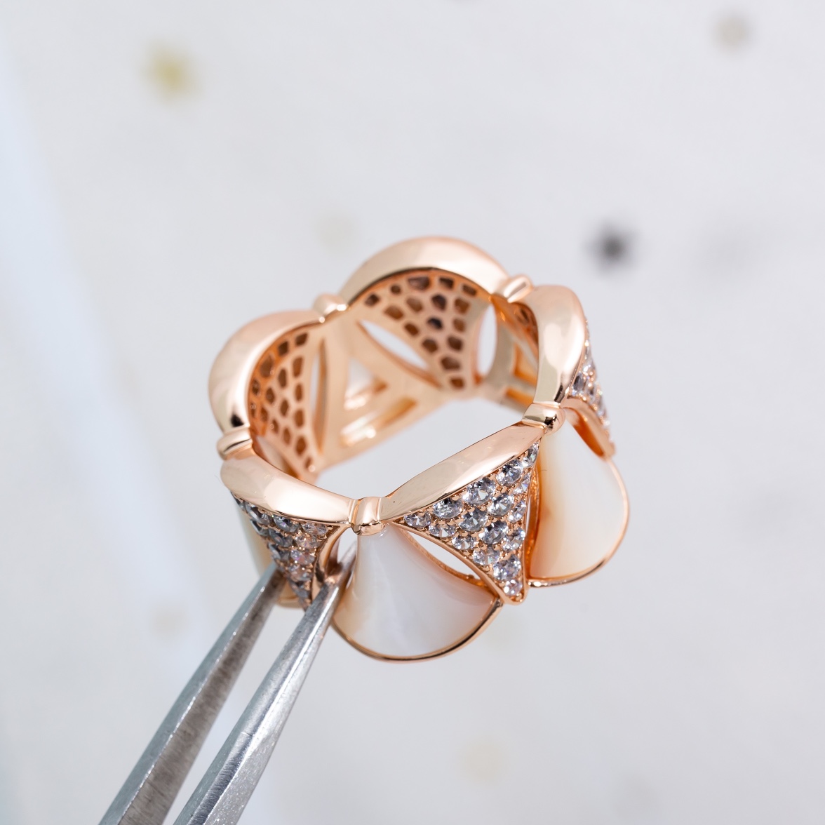 Bulgari Diva mica diamond ring
