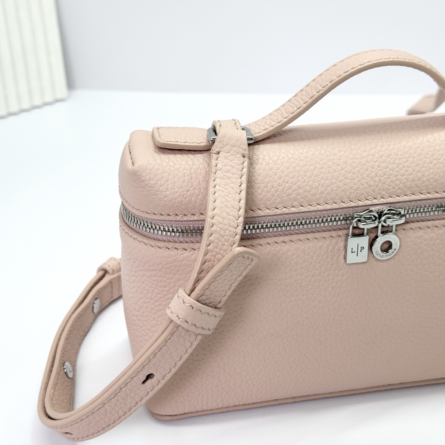 Loro Piana Extra poet L19 Clutch FAI8393