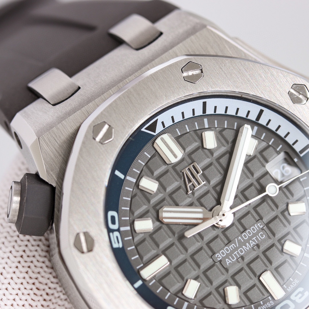 Audemars Piguet Royal Oak Offshore Series 15720ST.OO.A009CA.01