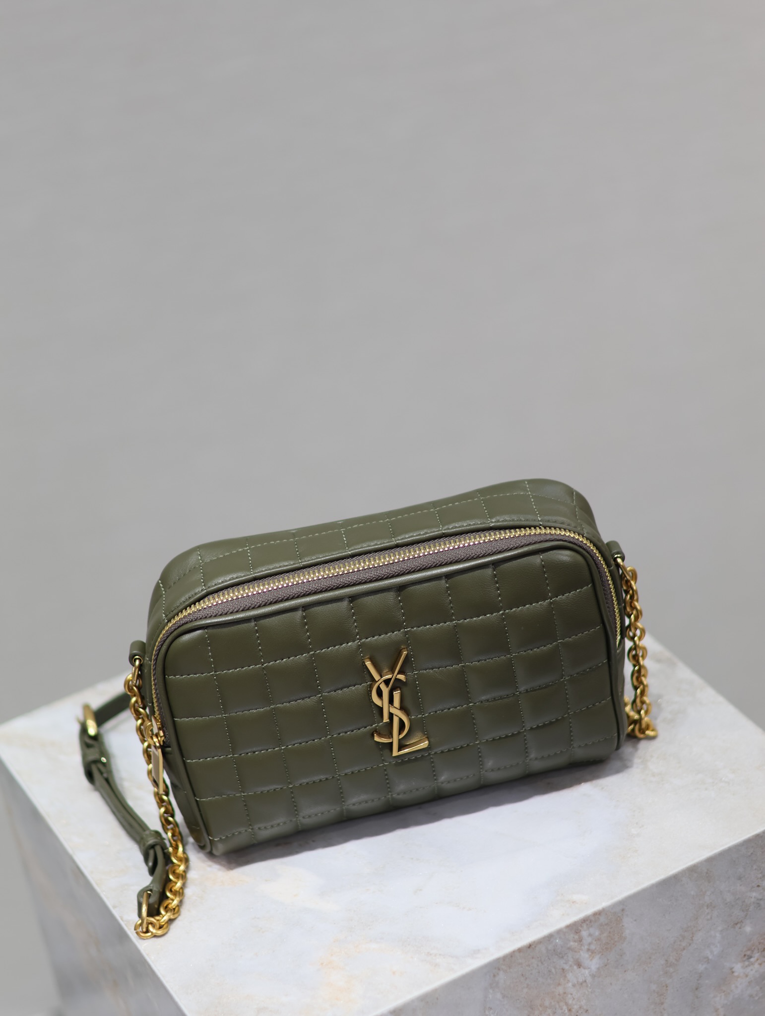 Yves Saint Laurent LE CASSANDRE MATELASSÉ CARRÉ sheepskin camera bag 764809