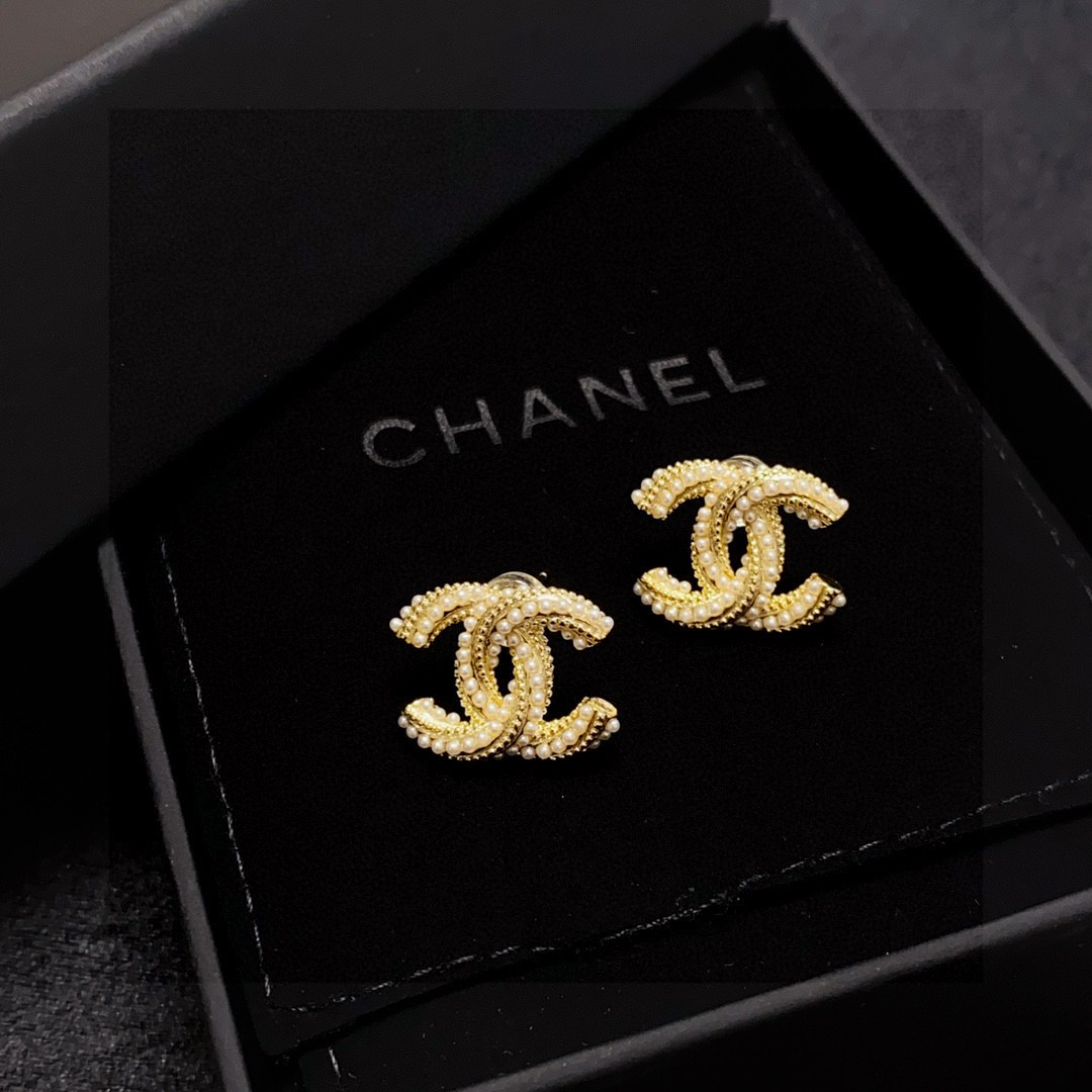 CHANEL Gold-tone Small Pearl Earrings