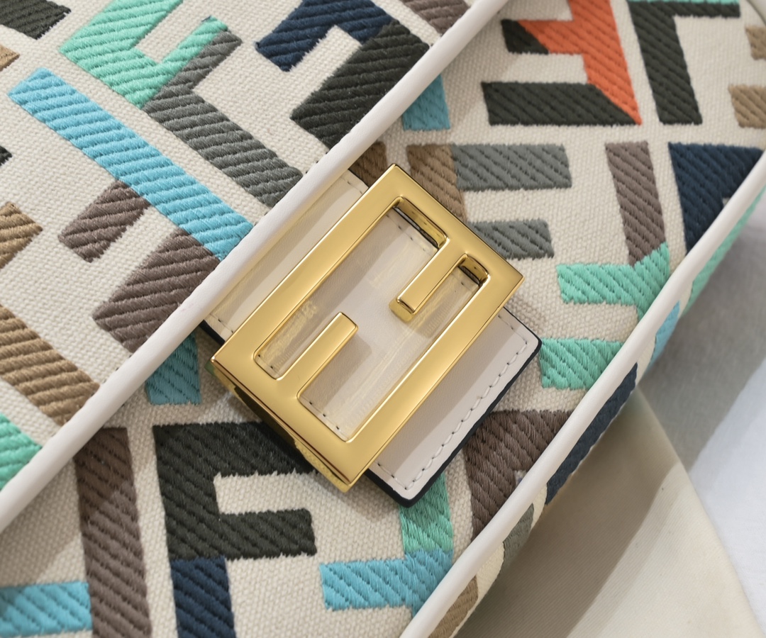 FENDI Baguette Shoulder Bag 1002