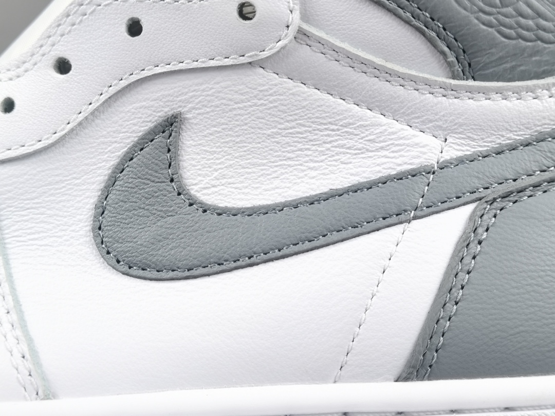 Nike Air Jordan 1 Retro High OGStealth 555088-037