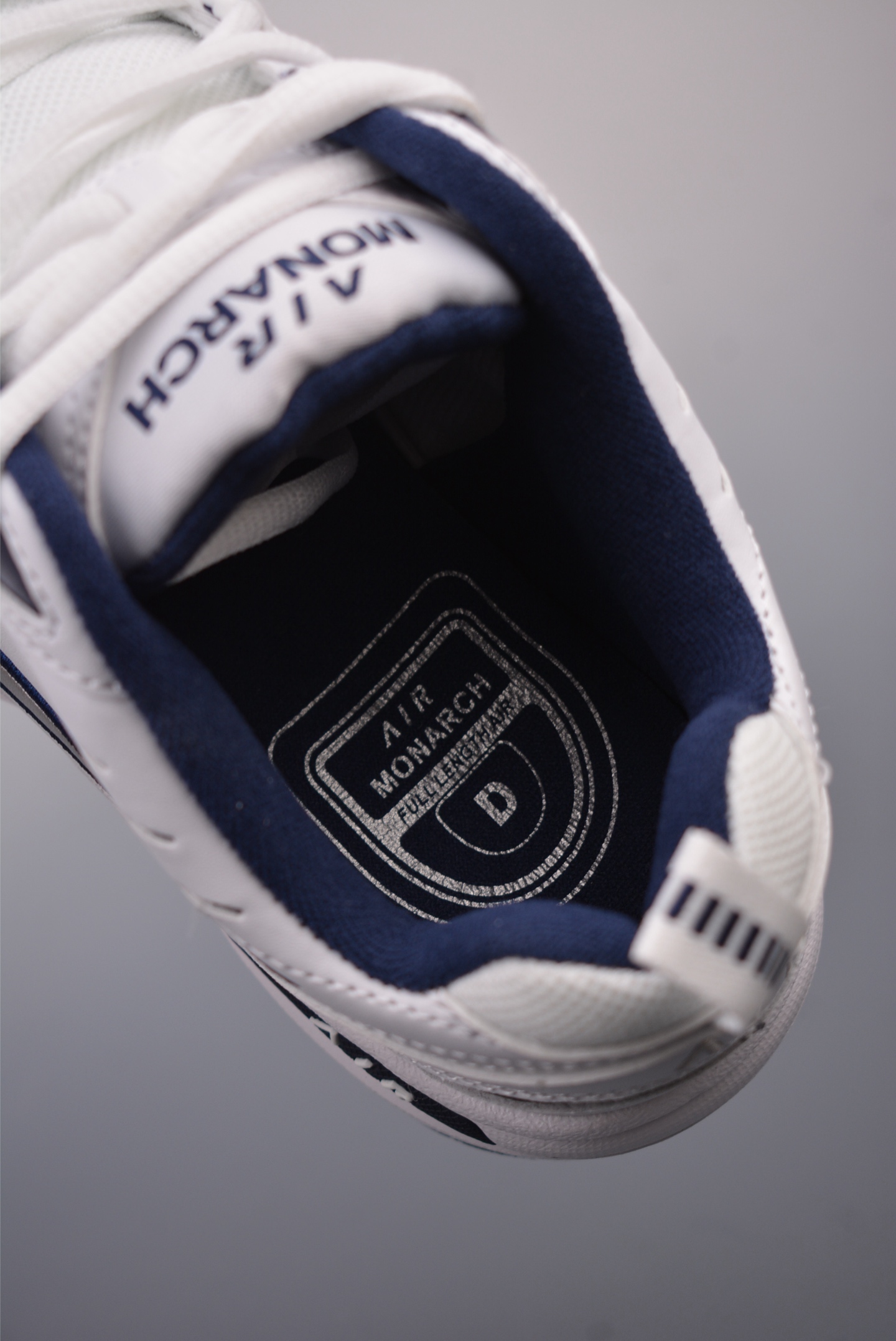 Nike Air Monarch IVWhiteNavy 415445-102