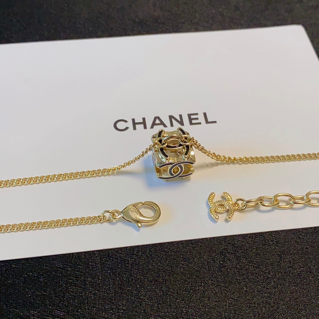 Chanel new square hollow necklace