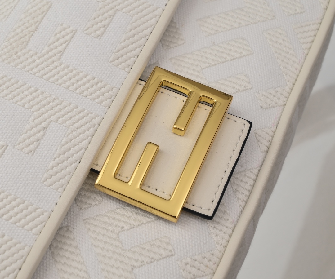 FENDI Baguette Shoulder Bag 1002
