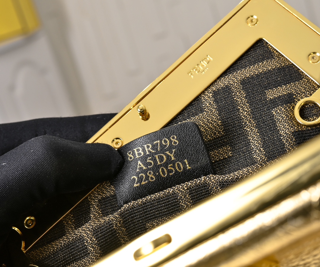 FENDI First Shoulder Bag 80016