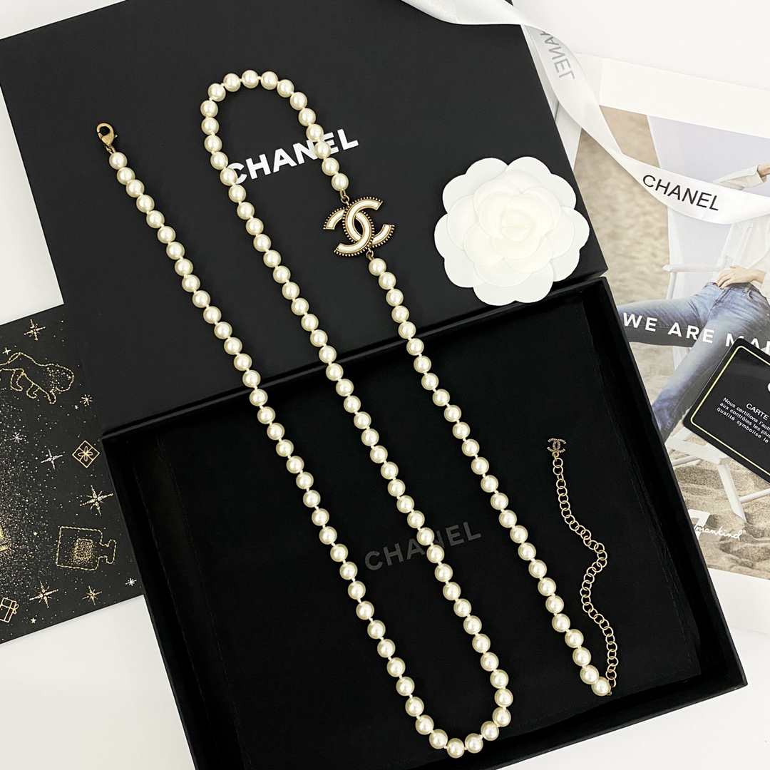CHAN 24 vintage enamel double c pearl necklace