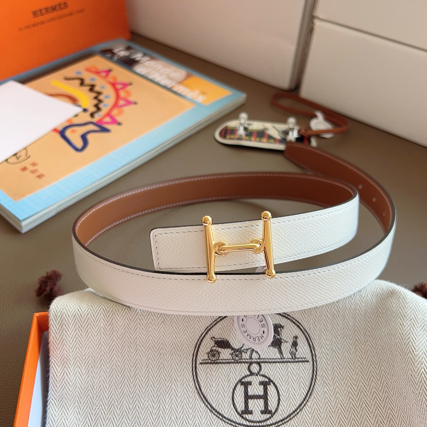 Hermès 2025 New Women's Double-Sided Belt 2.4cm Width