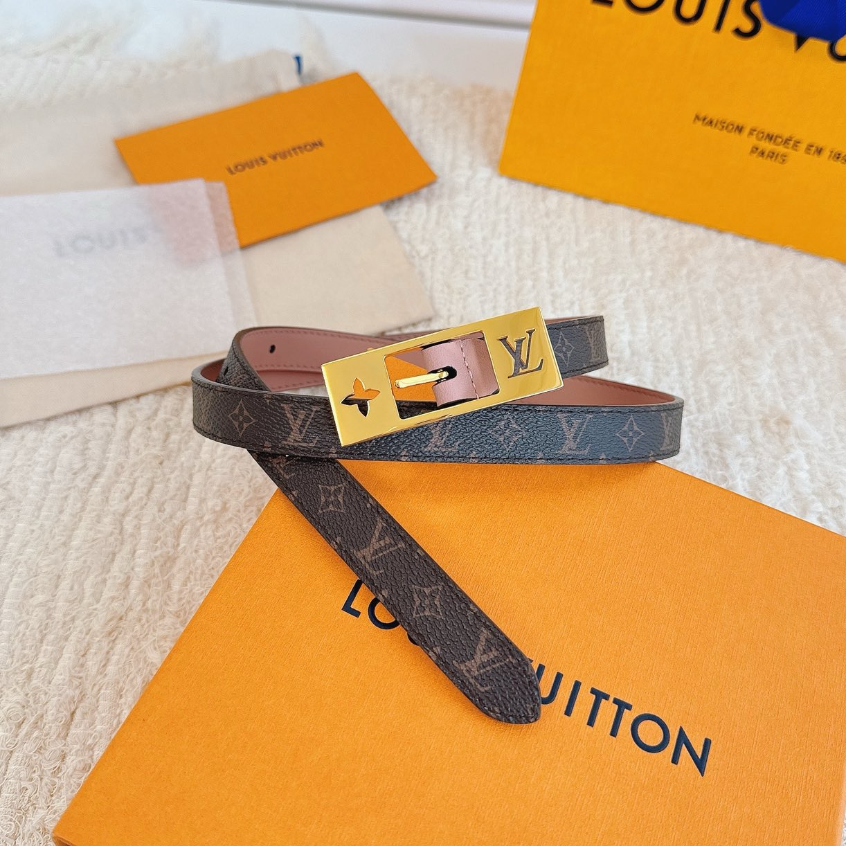 Louis Vuitton double-faced leather women's belt with monogram pattern, 1.8cm wide