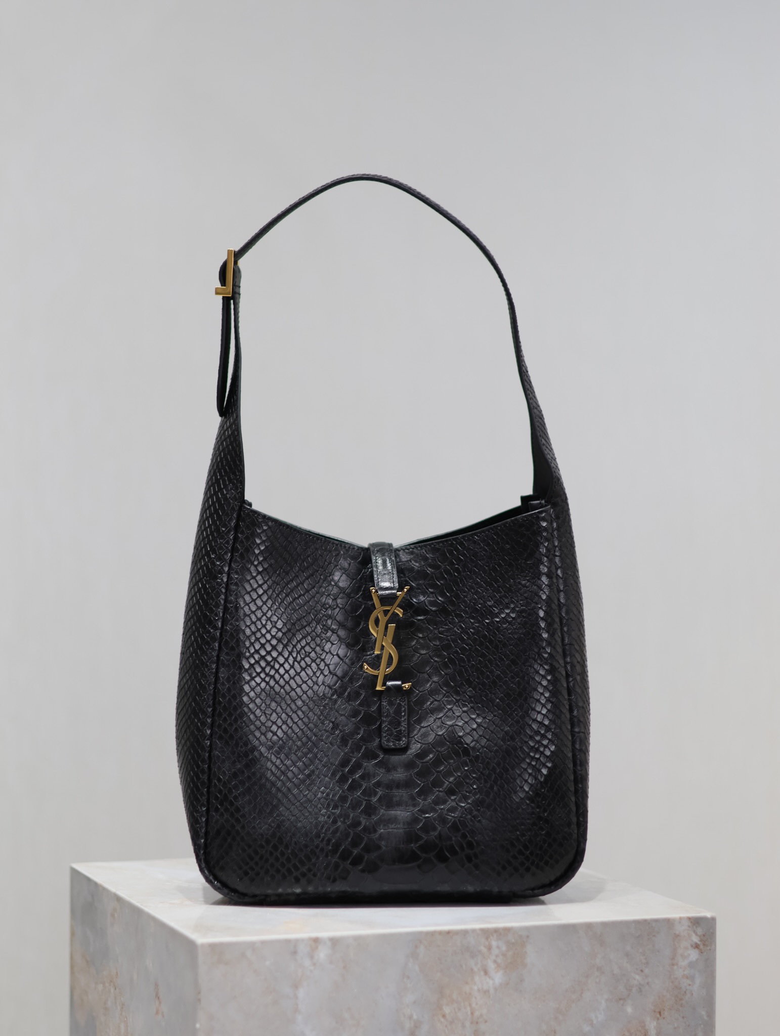 Yves Saint Laurent LE 5A7 Underarm Bag 713938