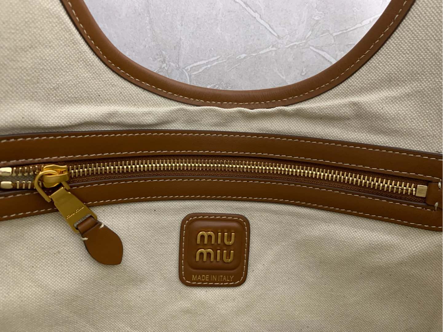 Miu Miu Vertical Tote Bag 5BG231