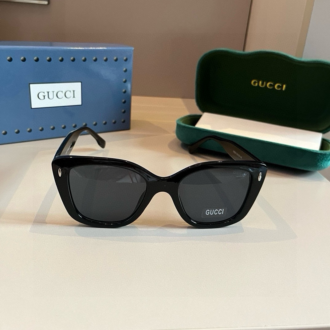 Gucci Round Frame Sunglasses