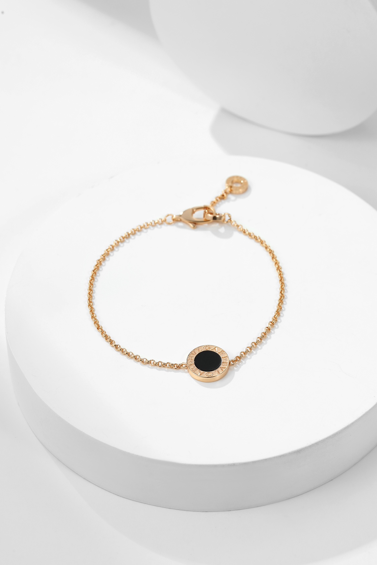 Bulgari black and white double-sided single flower bracelet