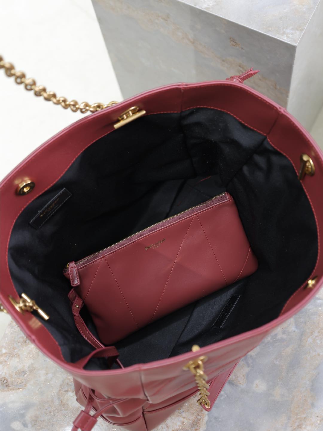Yves Saint Laurent Jamie 4.3 Large CHON Bucket Bag 809824