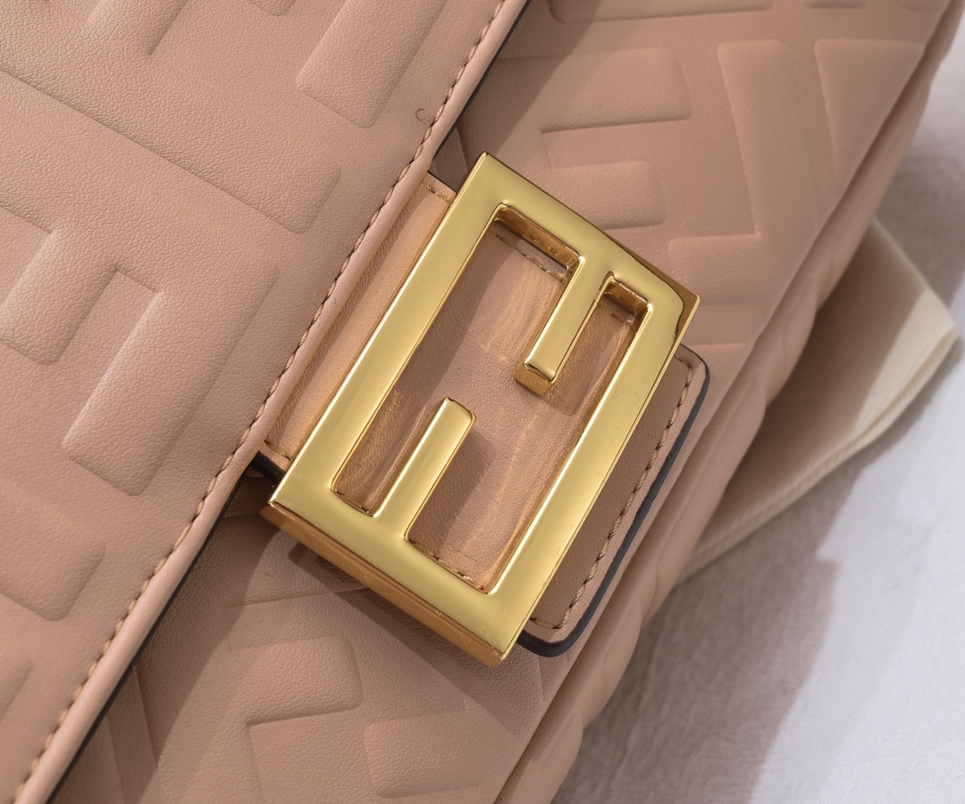 FENDI Baguette Handbag 6608