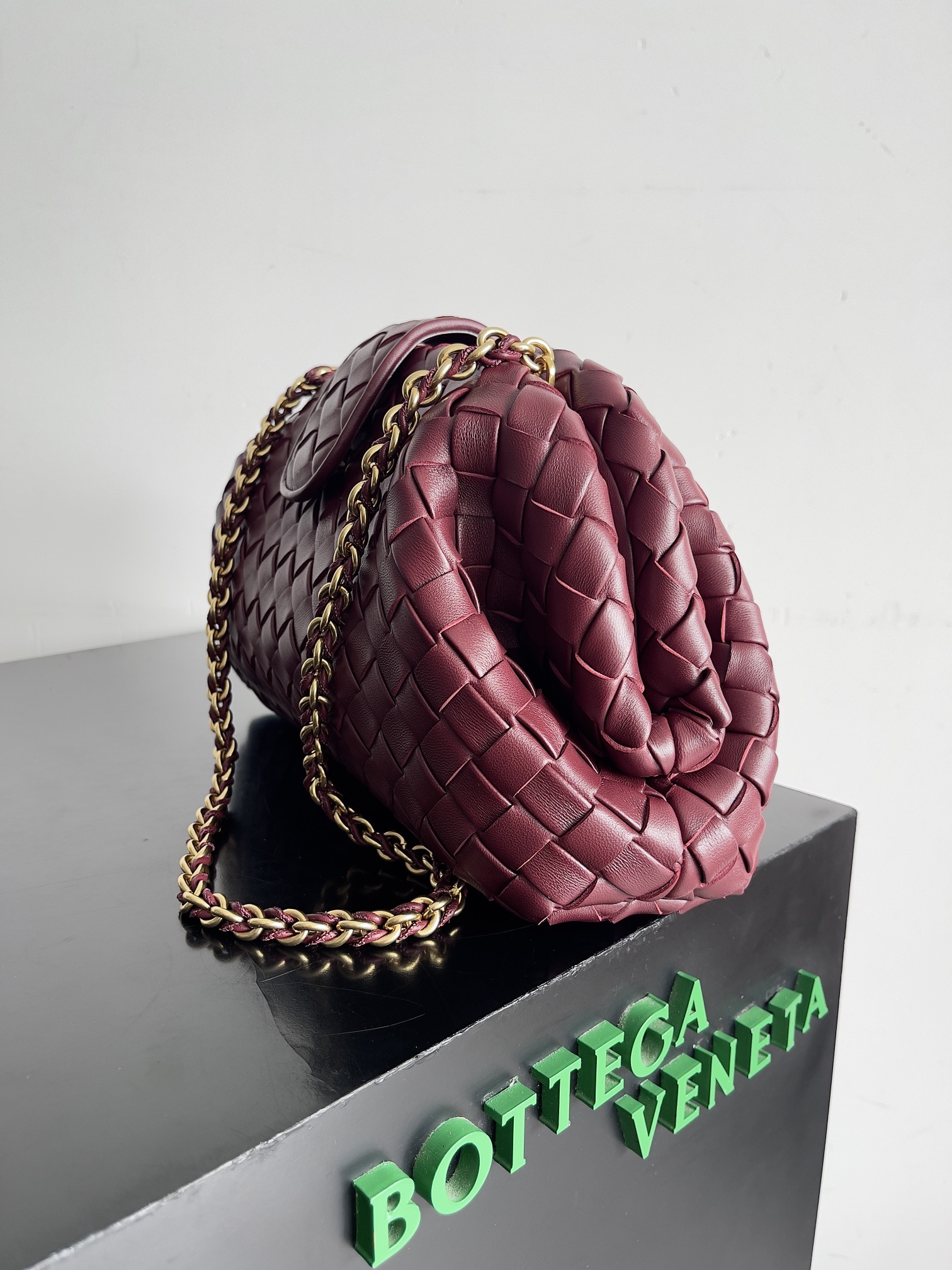 Bottega Veneta LAUREN CLUTCH chain clutch bag 785807