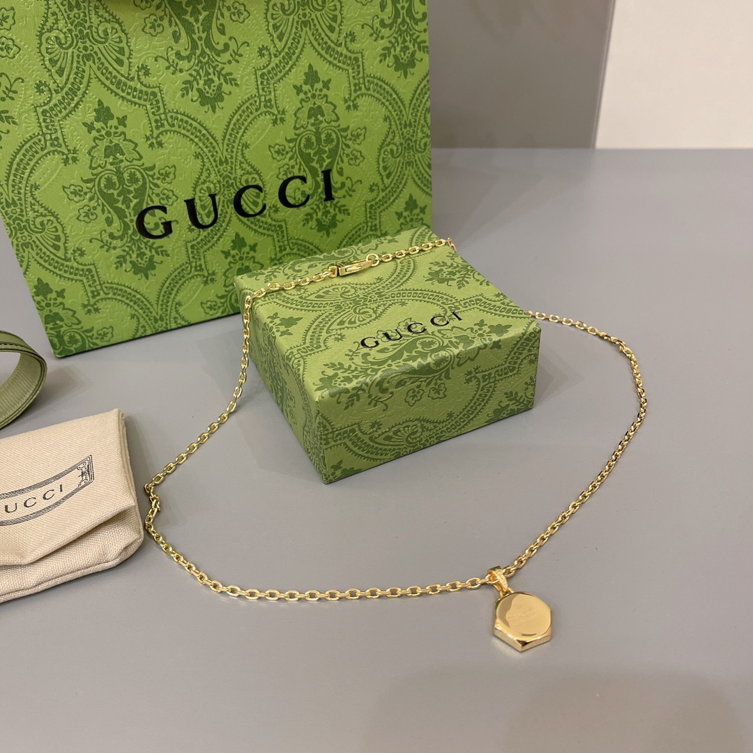 Gucci gold nut necklace