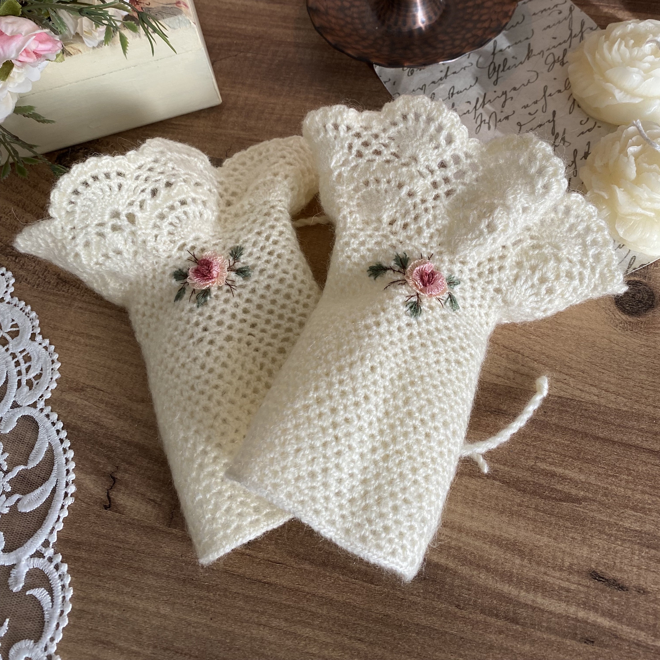 Handmade Knitted Embroidered Mittens - Adjustable Lace Gloves for a Vintage Touch 🌸✨