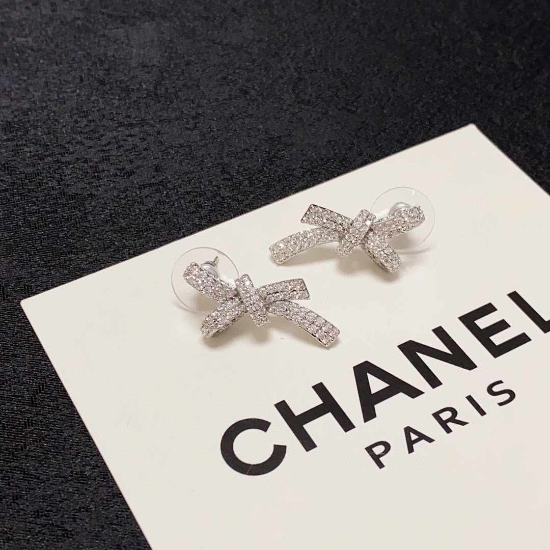 Chanel diamond bow