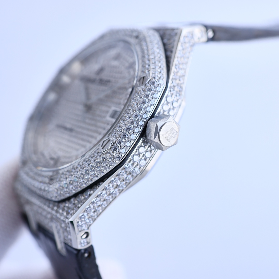 Audemars Piguet Royal Oak Series 15510OR.OO.D002CR.02