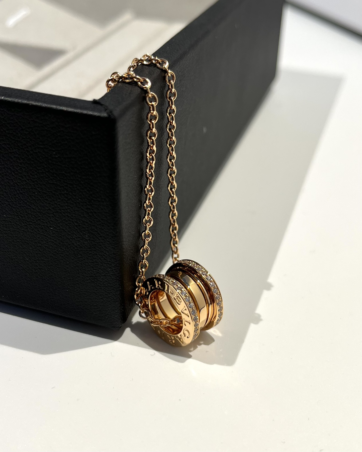 Bulgari B.ZERO1 series diamond spring necklace
