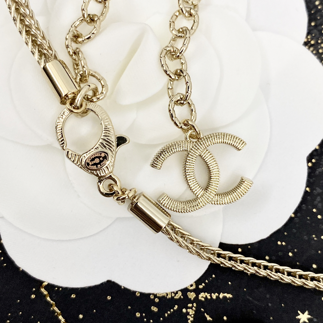 CHAN 24 Double C Pendant Light Gold Y Chain