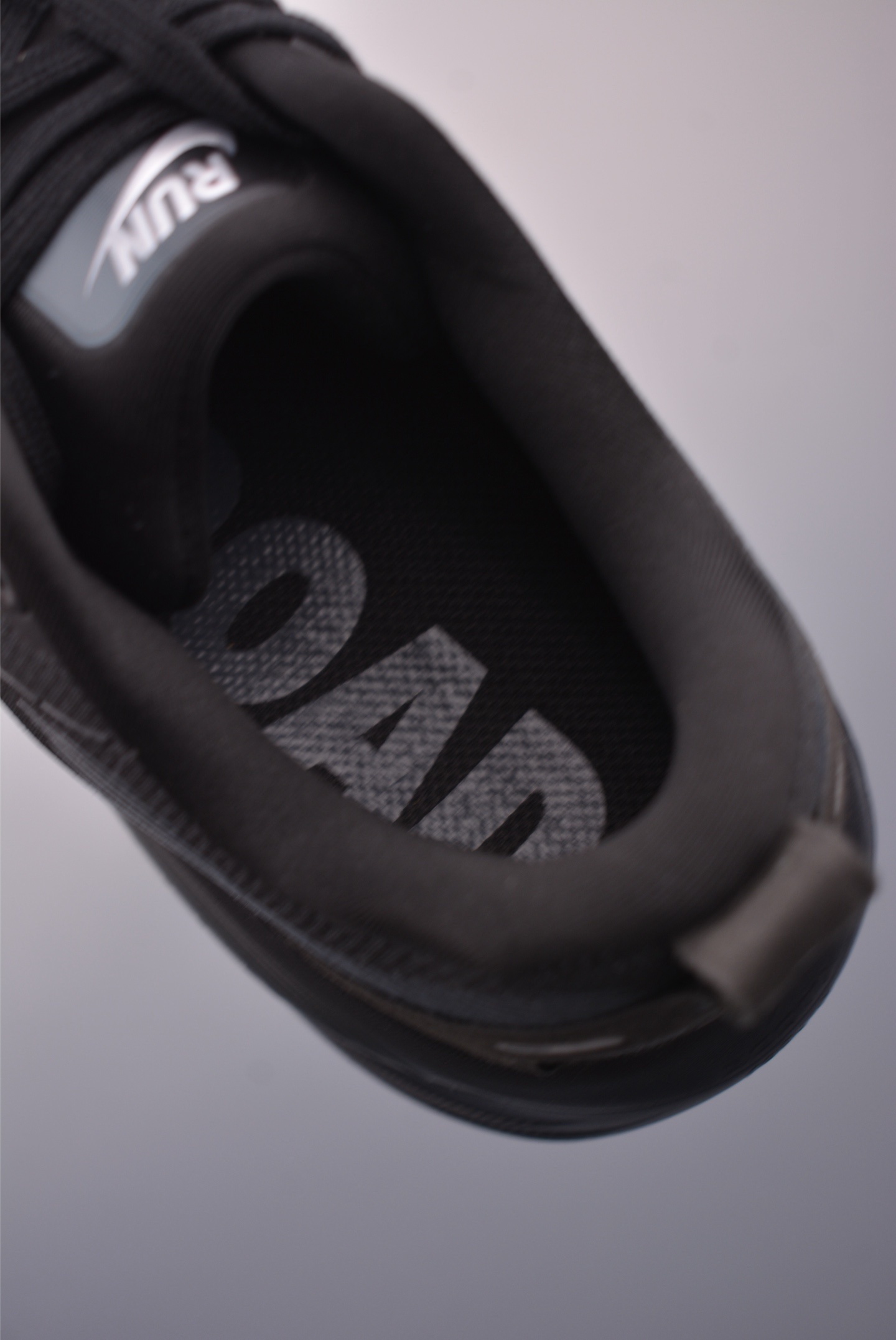 Nike Vomero 18 