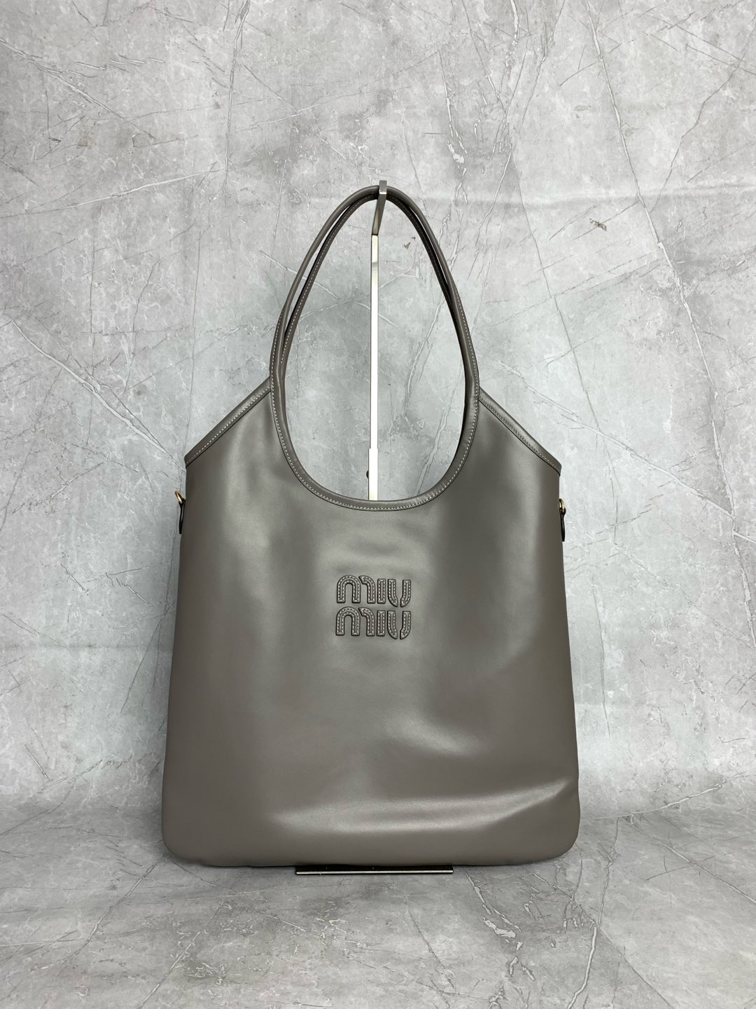 Miu Miu hobo tote 5BG231