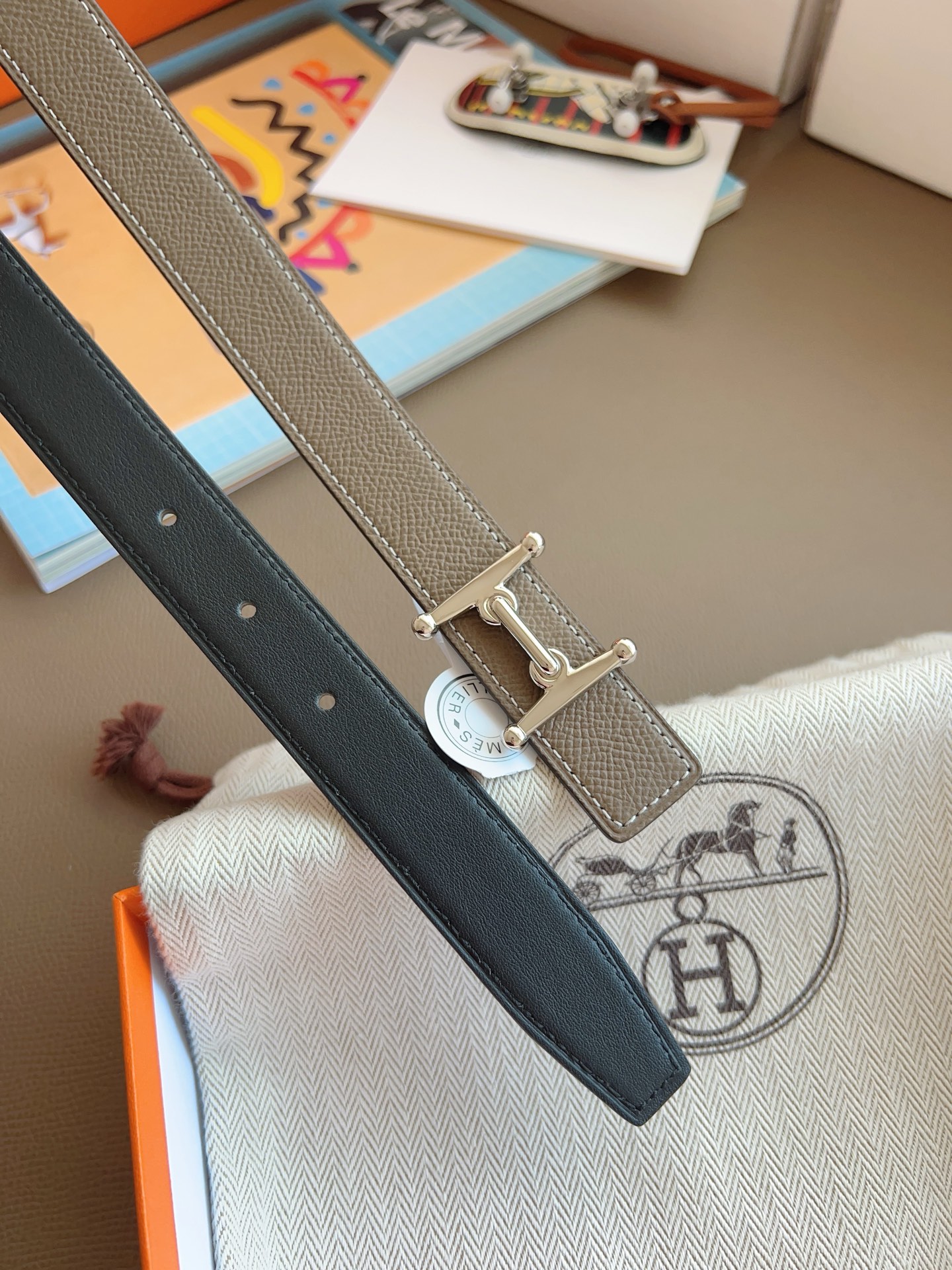Hermès 2025 New Women's Double-Sided Belt 2.4cm Width