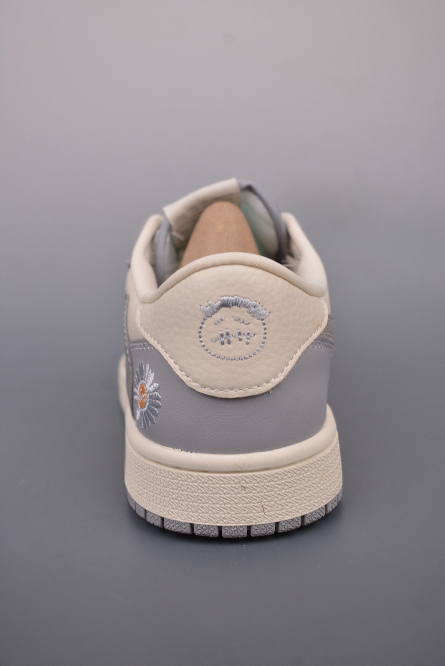 Fragment Design x Travis Scot x Nike Air Jordan 1 Low OGFragment Design XS2024-018