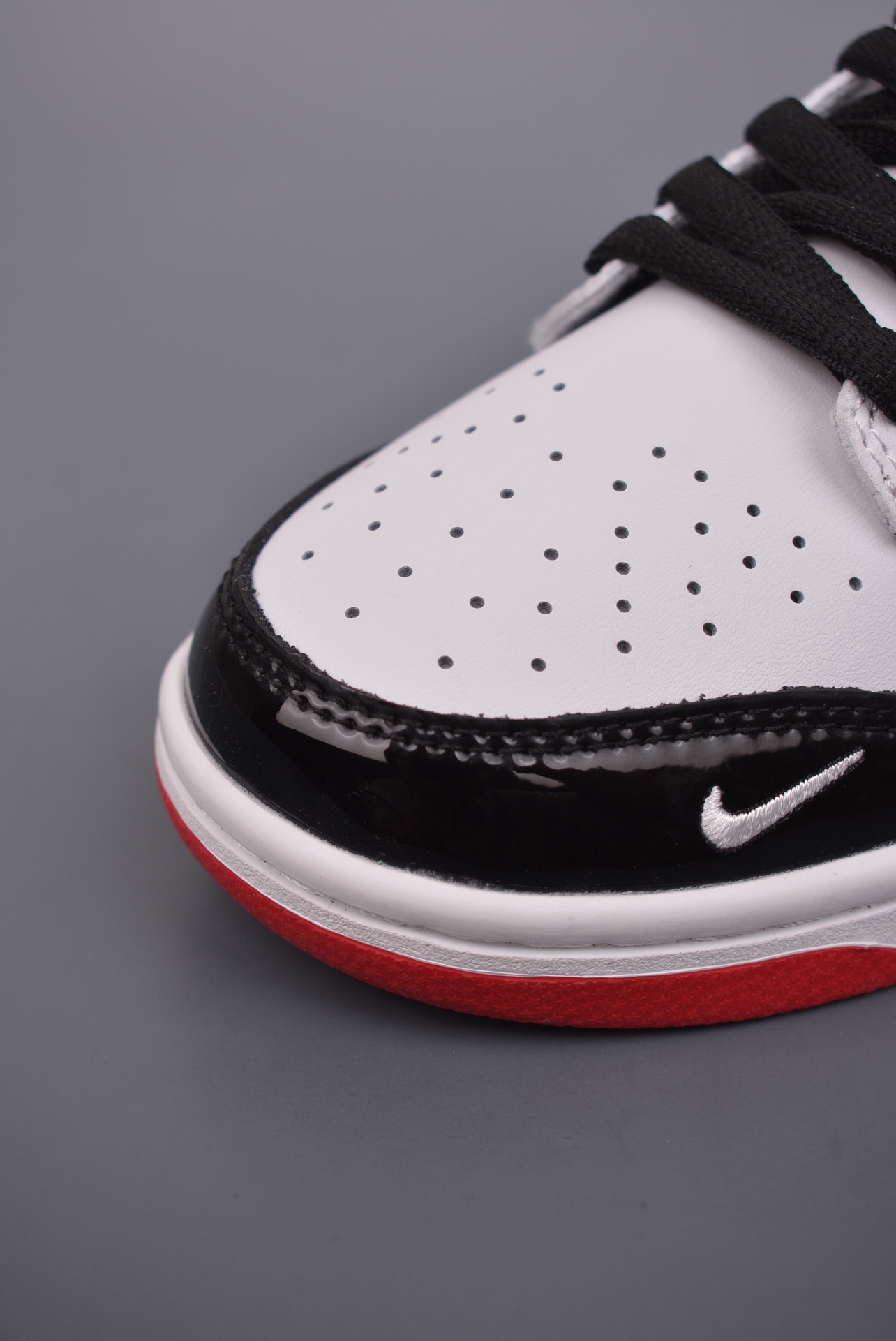 UNDEFEATED x Nike By You SB Dunk Low Retro black and white XB3802-349