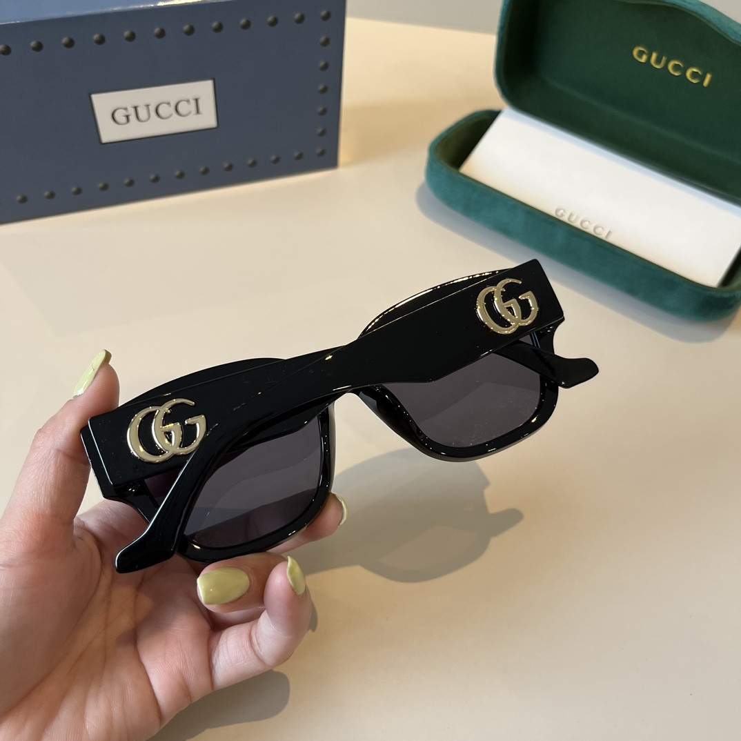 Gucci Round Frame Sunglasses