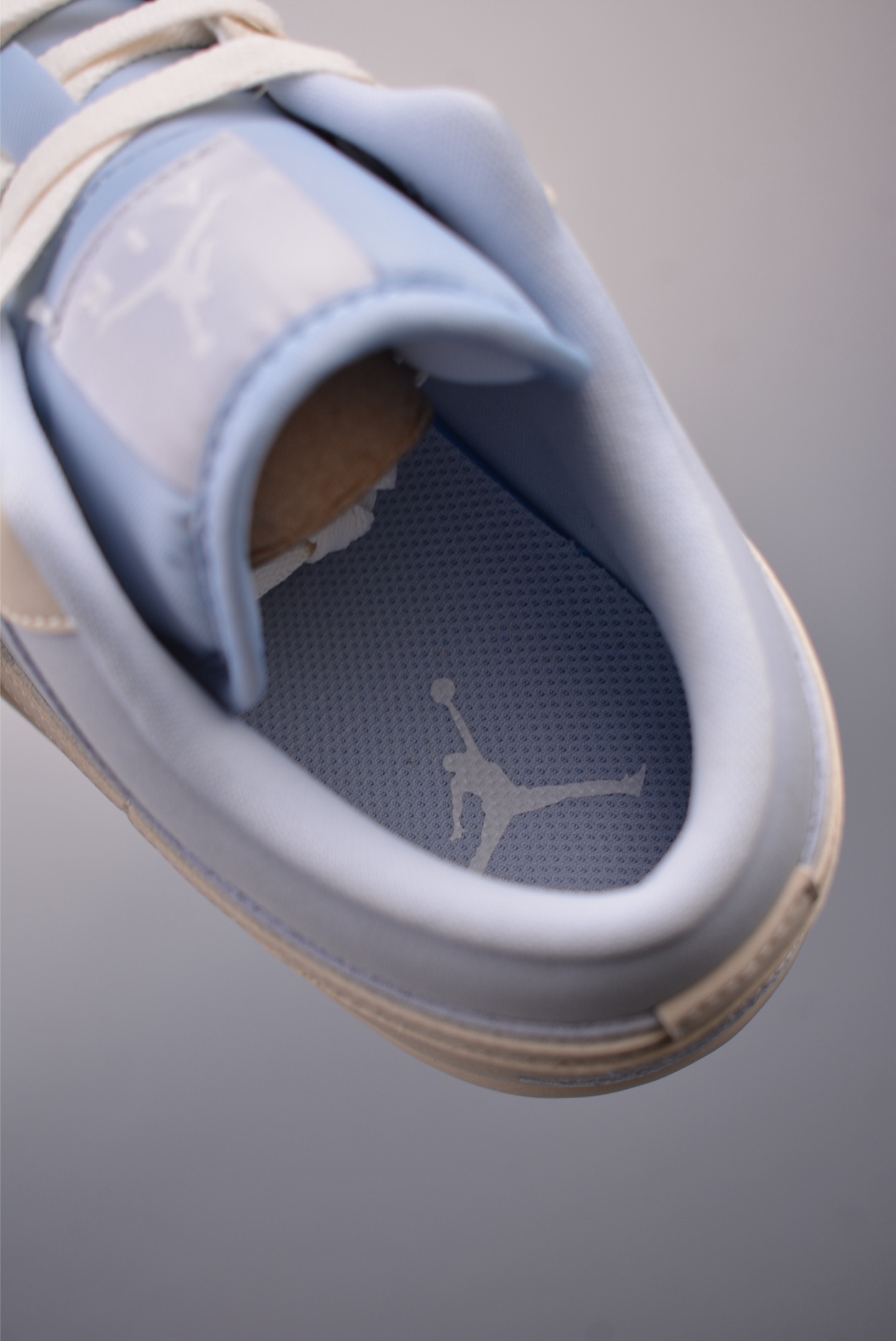 Nike Wmns Air Jordan 1 Low GS White Blue Gray IB4003-407
